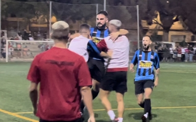 Jurado, celebrant l'1-1 amb els seus companys | Pau Vituri